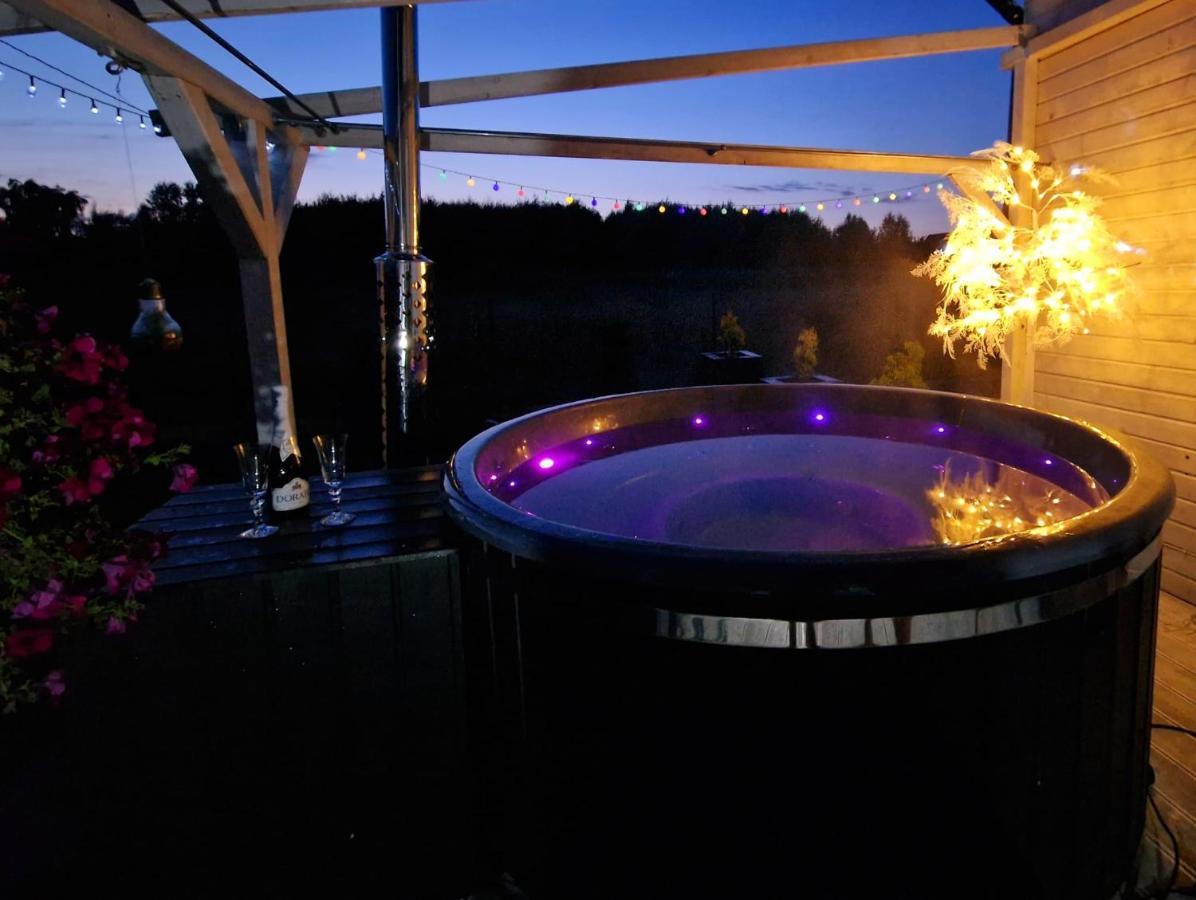 Diamenty Baltyku Domki Wakacyjne Balia Z Jacuzzi 米耶伦科 外观 照片