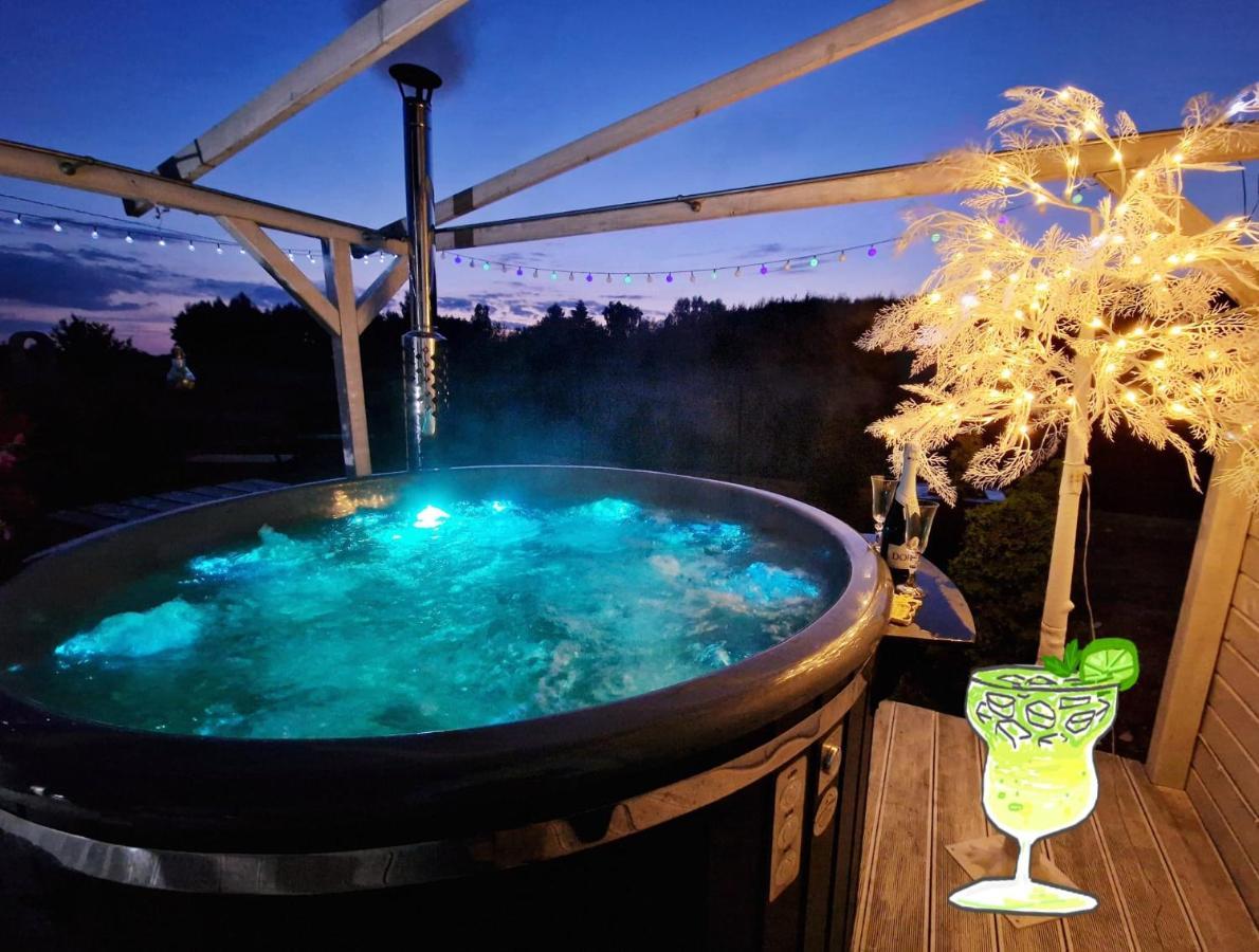 Diamenty Baltyku Domki Wakacyjne Balia Z Jacuzzi 米耶伦科 外观 照片
